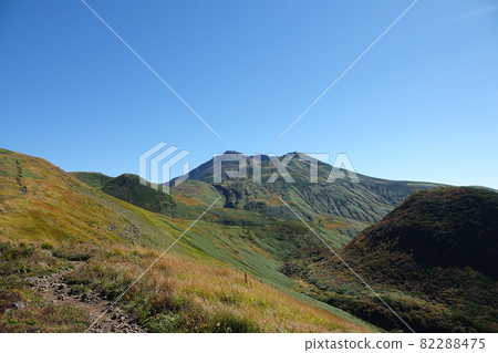 Mountain trail of Chokai 82288475