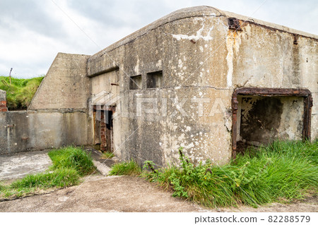 The ruins of Lenan Head fort at the north coast of County Donegal, Ireland. 82288579