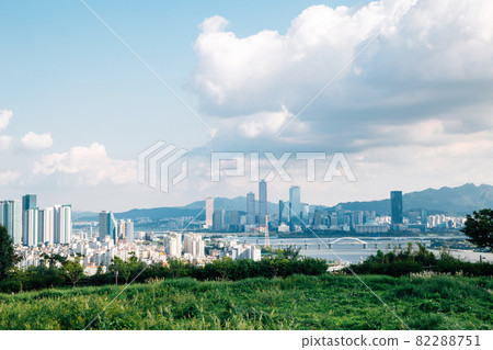Panoramic view of Seoul city from Sky park in Korea 82288751