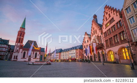 Old town square romerberg in downtown Frankfurt, Germany 82289112