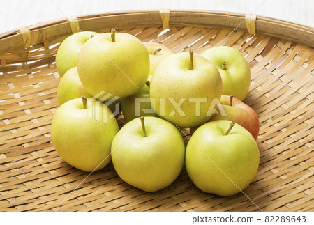 土岐蘋果 黃苹果 新鮮採摘的蘋果 健康水果 水果 奧林和富士雜交蘋果 土岐蘋果 黃苹果 新鮮採摘的蘋果 健康水果 水果 奧林和富士雜交蘋果 82289643