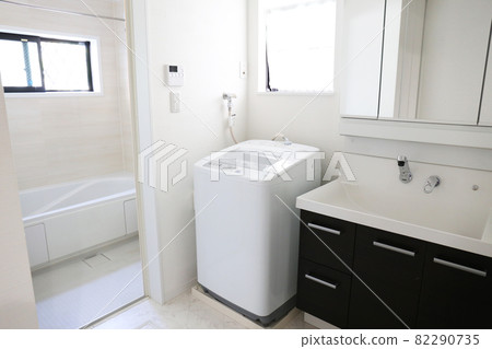 Bathroom  82290735