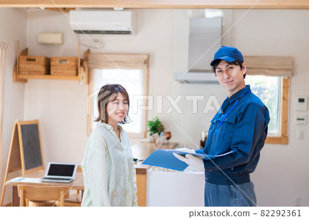A woman who has a contractor maintain her house 82292361