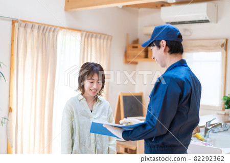 A woman who has a contractor maintain her house 82292362