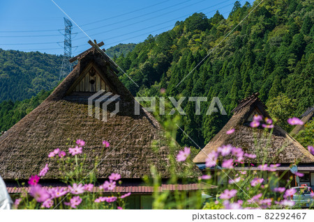 Old folk house thatched roof 82292467