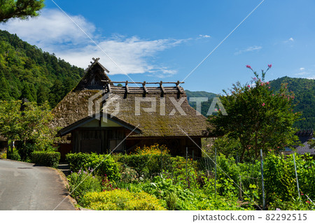 Old folk house thatched roof Old folk house thatched roof 82292515