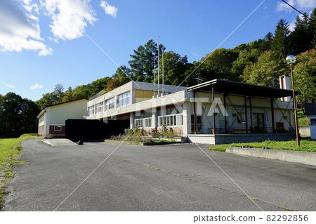 新十津川市立吉野小學校(關閉) 新十津川市立吉野小學校(關閉) 82292856