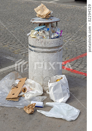 Litter Bin Overloaded Litter Bin Overloaded 82294529