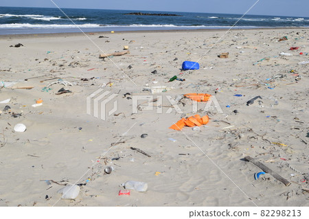 沿海殘骸 環境問題 垃圾問題 沿海殘骸 環境問題 垃圾問題 82298213