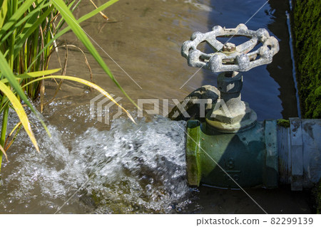 鹿兒島縣和泉市為稻田取水的給排水溝 82299139