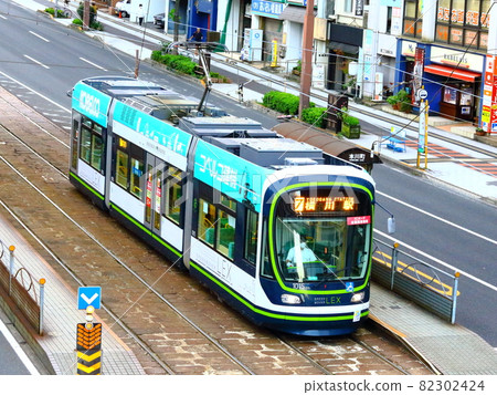 運行在廣島市的廣島電鐵和電車 運行在廣島市的廣島電鐵和電車 82302424