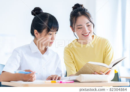 Cram school students and instructors Photographing cooperation: Japanese Language School attached to Chuo Institute of Technology Cram school students and instructors Photographing cooperation: Japanese Language School attached to Chuo Institute of Technology 82304864