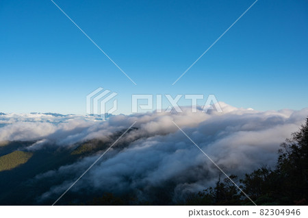 The sea of clouds of Mikigahara The sea of clouds of Mikigahara 82304946