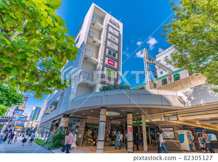 日本東京城市景觀，如五反田站前的城市景觀 82305127