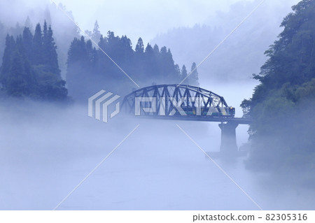 Yami line of river fog Yami line of river fog 82305316