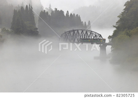 Yami line of river fog Yami line of river fog 82305725