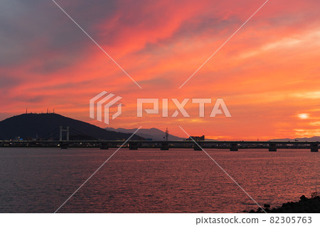 [Mt. Bizan] Evening view of Tokushima [Yoshino River] 82305763