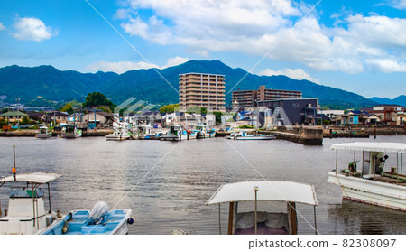 It is a coastal landscape along the coast of the Seto Inland Sea. Hiroshima 82308097