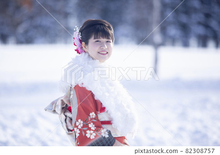 長袖和服的女人 長袖和服的女人 82308757