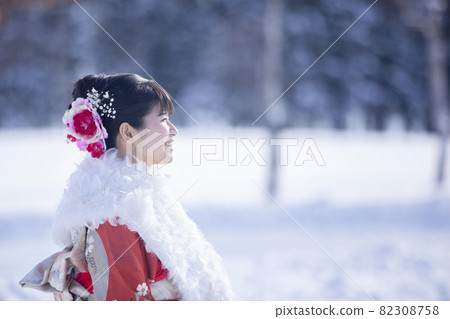 Woman in long-sleeved kimono Woman in long-sleeved kimono 82308758