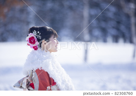 長袖和服的女人 長袖和服的女人 82308760