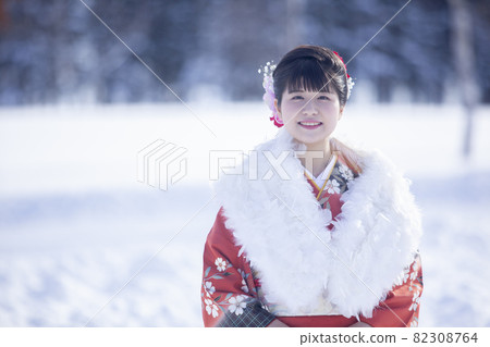 長袖和服的女人 長袖和服的女人 82308764