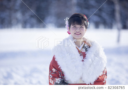 長袖和服的女人 長袖和服的女人 82308765