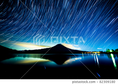 靜岡縣富士宮市狸湖和富士山（星跡） 82309180
