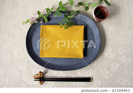 Japanese autumn table setting 1 setup from a bird's-eye view 82309463