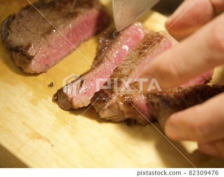 Roast beef thick slice 82309476