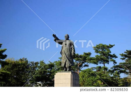 Statue of Kim Gu, Baekbeom at Namsan Park 82309830