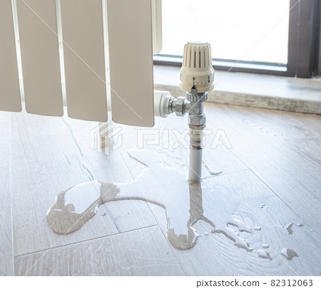 water leak through the heating radiator 82312063
