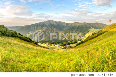 Autumn Hatsubushi Kogen Ski Resort (Kami-cho, Mikata-gun, Hyogo Prefecture) with Mt. Hyono in the background Autumn Hatsubushi Kogen Ski Resort (Kami-cho, Mikata-gun, Hyogo Prefecture) with Mt. Hyono in the background 82312316