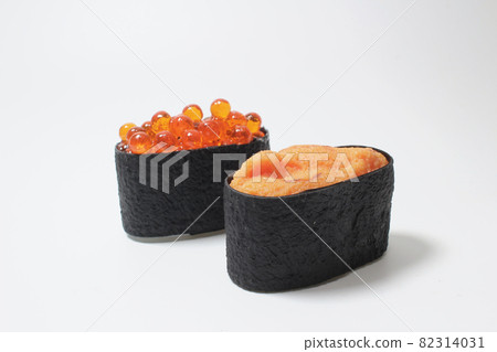 A Sushi, sea urchin and salmon roe, the japanese food 82314031
