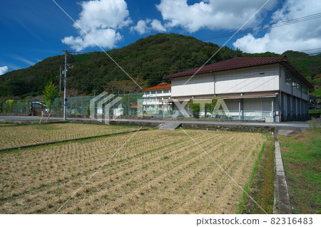 [Closed] Former Niimi City Karamatsu Elementary School Gymnasium and School Building Niimi City, Okayama Prefecture 82316483