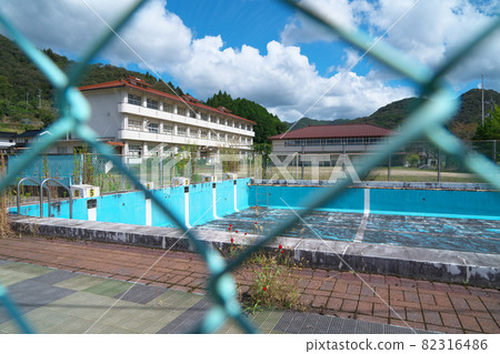 [Closed school] Former Niimi City Karamatsu Elementary School pool, school building and gymnasium over the fence Niimi City, Okayama Prefecture 82316486