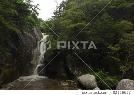 [Shosenkyo] A scenic spot in Kofu City 82316632