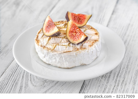 Grilled Camembert Grilled Camembert 82317009