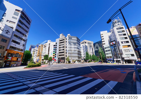 Cityscape 東京神田小川町十字路口風景 82318550