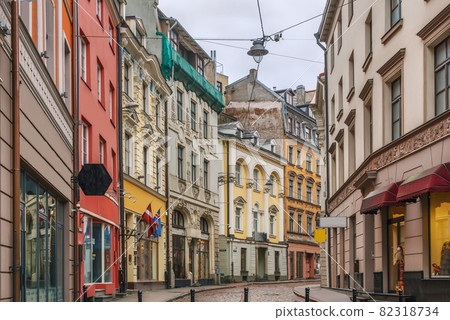 Street in the old town of Riga, Latvia 82318734