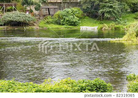 Autumn of Kakita River springs Autumn of Kakita River springs 82319365