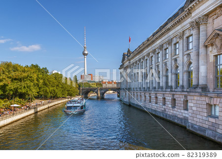 Spree rivar in Berlin, Germany Spree rivar in Berlin, Germany 82319389