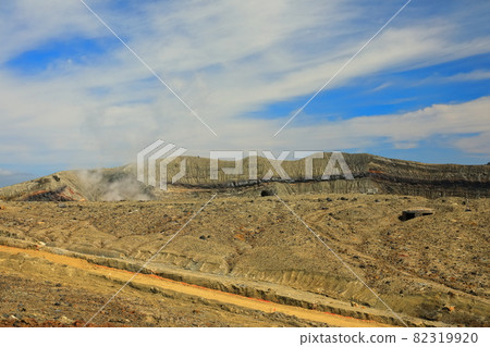 [Kumamoto Prefecture] Nakadake crater of Mt. Aso under fine weather 82319920
