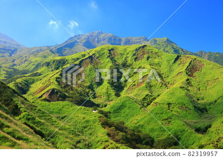 [Kumamoto Prefecture] Mt. Aso and Sensuikyo under clear skies 82319957