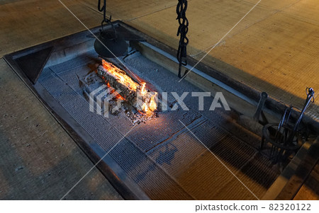 Flame in the hearth Flame in the hearth 82320122