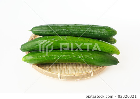 黃瓜白色背景 黃瓜白色背景 82320321