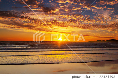 Sea sunset Sea sunset 82321198