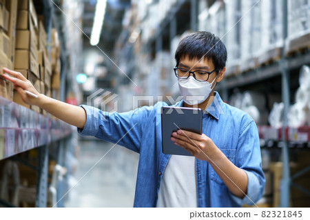 New Normal Asian men, staff, product wearing face mask. counting Warehouse Control Manager Standing, counting and inspecting products in the warehouse New Normal Asian men, staff, product wearing face mask. counting Warehouse Control Manager Standing, counting and inspecting products in the warehouse 82321845