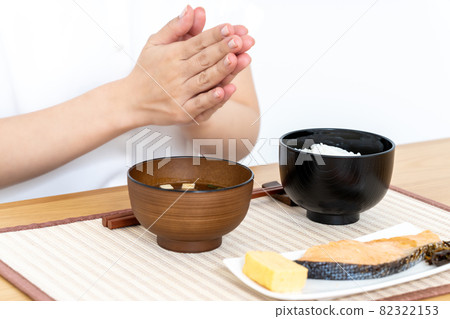 Woman eating Japanese food for breakfast [Parts cut] 82322153