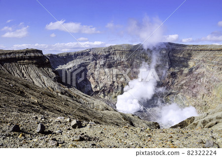 阿蘇山火山口（熊本縣阿蘇市）是可以近距離觀察活火山的旅遊景點 82322224
